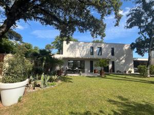 Villas Maison d'Architecte piscine vue exceptionnelle uzes a pied : photos des chambres