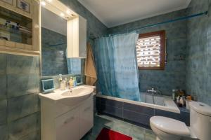 Private Entire Villa in Alimos