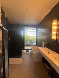 Villas Maison d'Architecte piscine vue exceptionnelle uzes a pied : photos des chambres