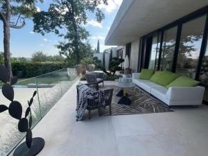 Villas Maison d'Architecte piscine vue exceptionnelle uzes a pied : Villa 3 Chambres