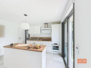 Maisons de vacances Les Pins : Rez de jardin proche plage : photos des chambres