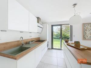 Maisons de vacances Les Pins : Rez de jardin proche plage : photos des chambres