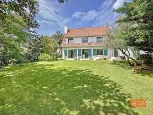 Maisons de vacances Les Pins : Rez de jardin proche plage : photos des chambres