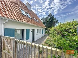 Maisons de vacances Les Pins : Rez de jardin proche plage : photos des chambres