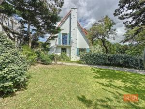 Maisons de vacances Les Pins : Rez de jardin proche plage : photos des chambres