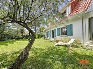 Maisons de vacances Les Pins : Rez de jardin proche plage : photos des chambres