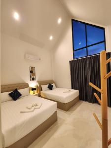 Holiday Pool Villa Bangsean Chonburi - 3 Bedrooms Villas up to 12 people