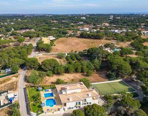 Exceptional Villa with Pool, Tennis Court, Games Room