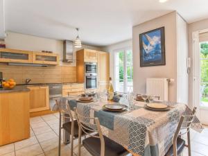 Maison de vacances pour 6 personnes à 600m de la plage avec terrasse et jardin, idéale en famille - FR-1-788-13