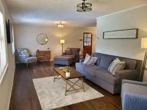 Pine Valley Place 3 Bedroom 2 Bathroom house - غينزفيل