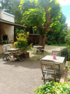 B&B / Chambres d'hotes Les Charmilles : photos des chambres
