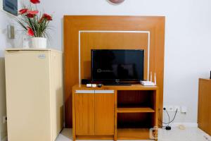 Great Deal 2BR at Apartment Parahyangan Residence By Travelio