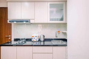 Modern Look and Homey 2BR Transpark Cibubur Apartment near Mall By Travelio