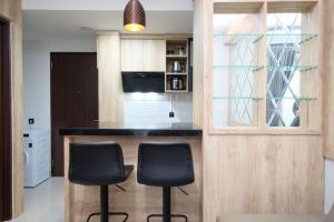 Modern Look and Comfy 2BR Transpark Cibubur Apartment By Travelio