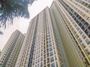 Modern Look and Comfy 2BR Transpark Cibubur Apartment By Travelio