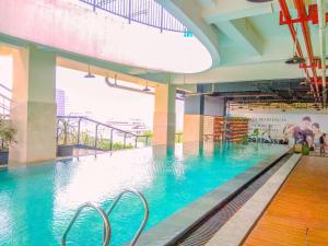 Homey and Modern Look Studio Apartment Atlanta Residences By Travelio