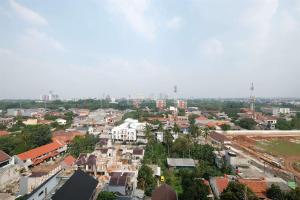 Cozy Living and Minimalist Studio Dave Apartment By Travelio