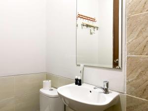 Cozy Stay Studio Transpark Juanda Bekasi Timur Apartment By Travelio