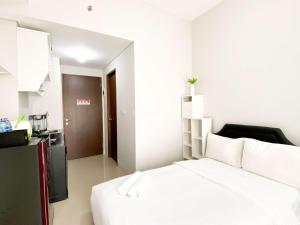 Cozy Stay Studio Transpark Juanda Bekasi Timur Apartment By Travelio