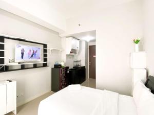 Cozy Stay Studio Transpark Juanda Bekasi Timur Apartment By Travelio