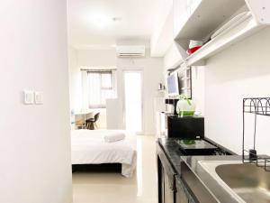 Cozy Stay Studio Transpark Juanda Bekasi Timur Apartment By Travelio