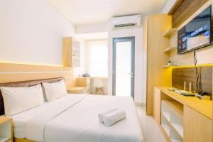 Homey and Well Design Studio Transpark Cibubur Apartment By Travelio