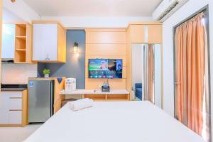 Minimalistic Look Studio Transpark Cibubur Apartment By Travelio