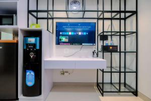 Cozy Stay Studio Transpark Cibubur Apartment By Travelio