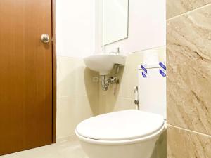 Comfort 2BR at Transpark Juanda Bekasi Timur Apartment By Travelio