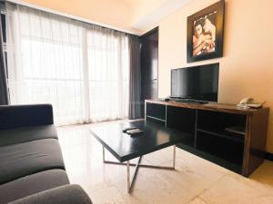 Cozy Living and Spacious 2BR Apartment Braga City Walk By Travelio