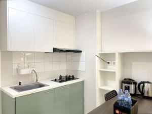 Modern Look 2BR Springlake Summarecon Bekasi Apartment By Travelio