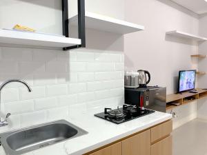 Restful and Well Designed Studio Transpark Juanda Bekasi Timur Apartment By Travelio