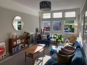 Charming Edwardian maisonette in trendy location, minutes from restaurants and pubs in Ashley Cross, Poole