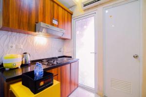 Strategic and Comfy 2BR at Green Pramuka City Apartment By Travelio