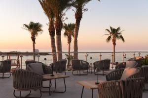 High Beach White - Adults Only