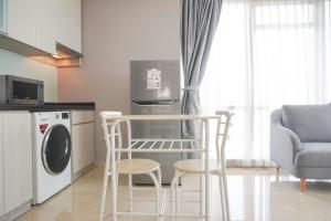 Modern Look and Comfy 2BR Menteng Park Apartment By Travelio