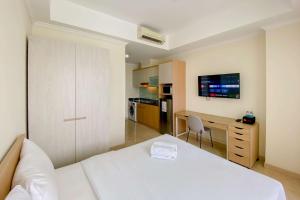 Modern Look Studio Room Menteng Park Apartment By Travelio