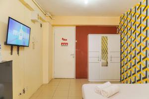 Best Deal and Homey Studio Bassura City Apartment By Travelio