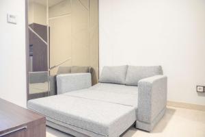 Elegant and Comfort 1BR Sudirman Suites Apartment By Travelio