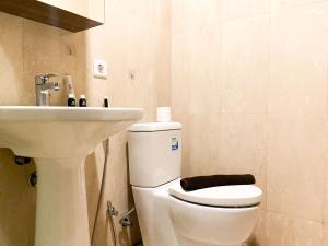 Elegant and Comfort 1BR Sudirman Suites Apartment By Travelio