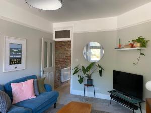 Charming Edwardian maisonette in trendy location, minutes from restaurants and pubs in Ashley Cross, Poole