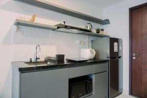 Homey and Warm Studio at West Vista Apartment By Travelio