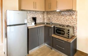 2 Bedroom Cozy Apartment In Nafpaktos