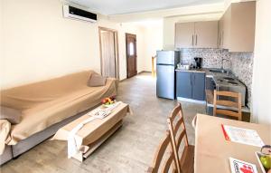 2 Bedroom Cozy Apartment In Nafpaktos