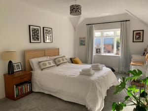 Charming Edwardian maisonette in trendy location, minutes from restaurants and pubs in Ashley Cross, Poole