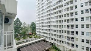 Modern Look Studio Room at Citra Living Apartment By Travelio