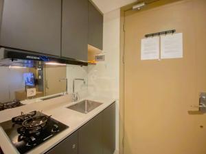 Good and Homey 1BR at Gold Coast Apartment By Travelio