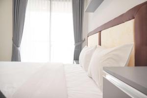 Minimalist and Nice Studio at Gold Coast Apartment By Travelio