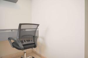 Minimalist and Nice Studio at Gold Coast Apartment By Travelio