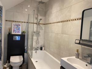 Charming Edwardian maisonette in trendy location, minutes from restaurants and pubs in Ashley Cross, Poole